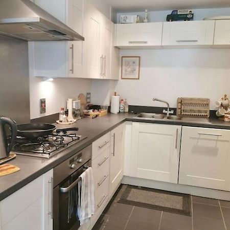 3 Bedroom Home Near Windsor Castle, Legoland, & Heathrow Slough Kültér fotó