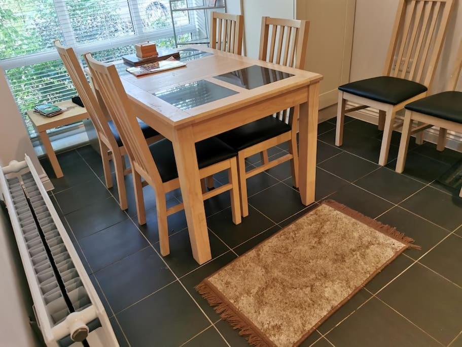 3 Bedroom Home Near Windsor Castle, Legoland, & Heathrow Slough Kültér fotó